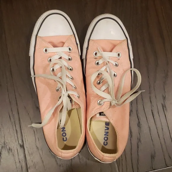 Converse Low Tops - Picture 4 of 6